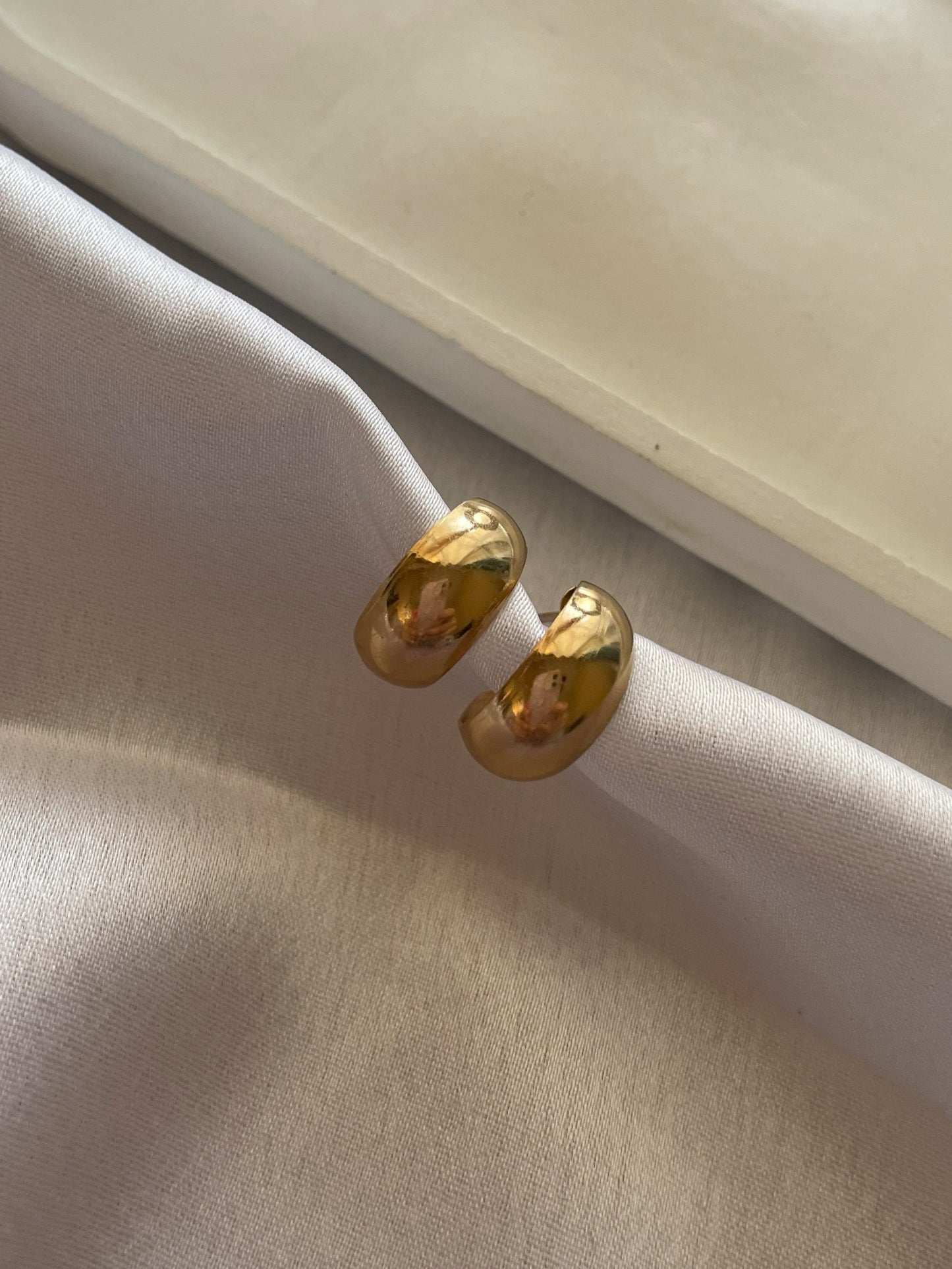 Bold Curve Hoops