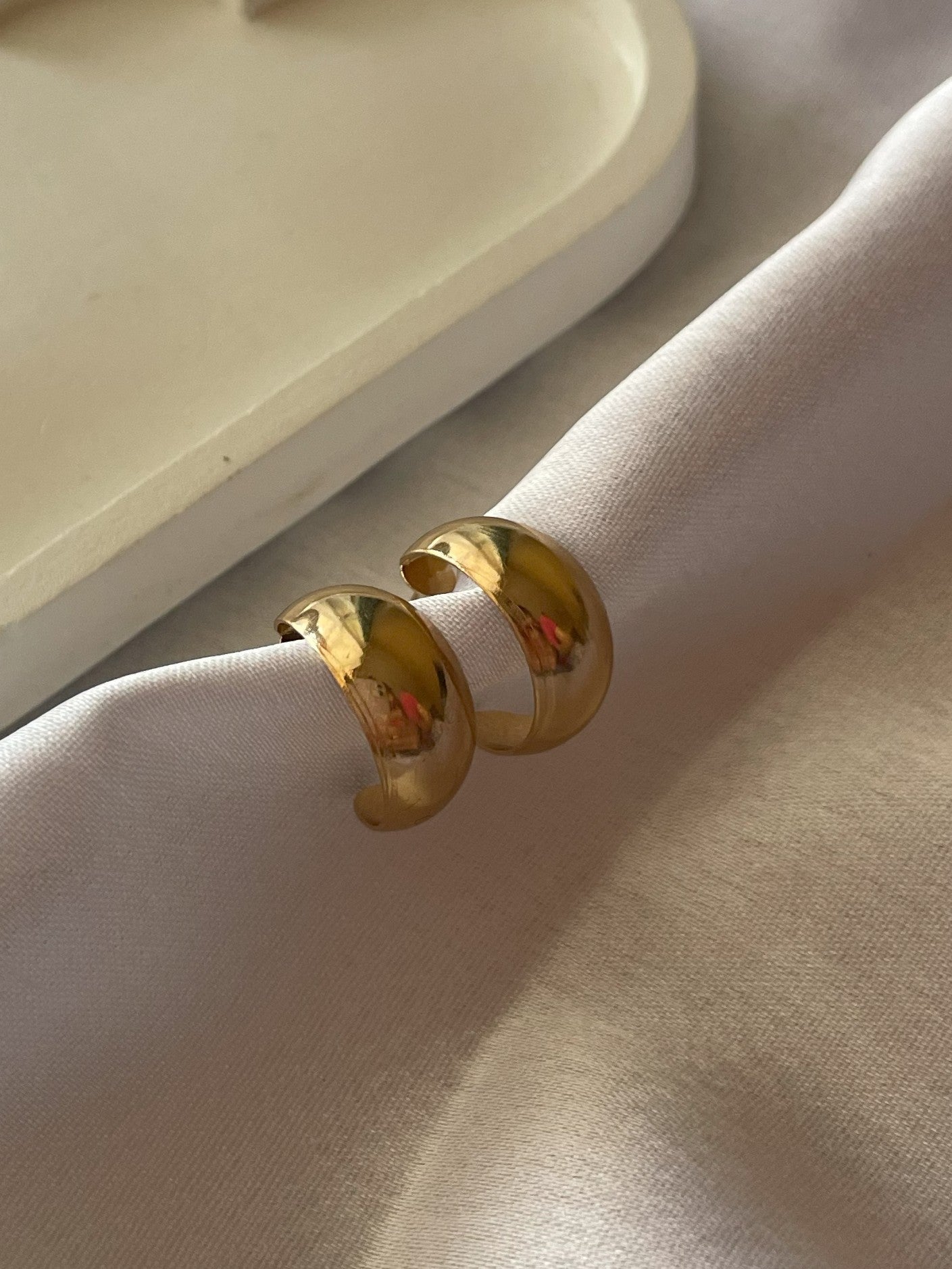 Bold Curve Hoops