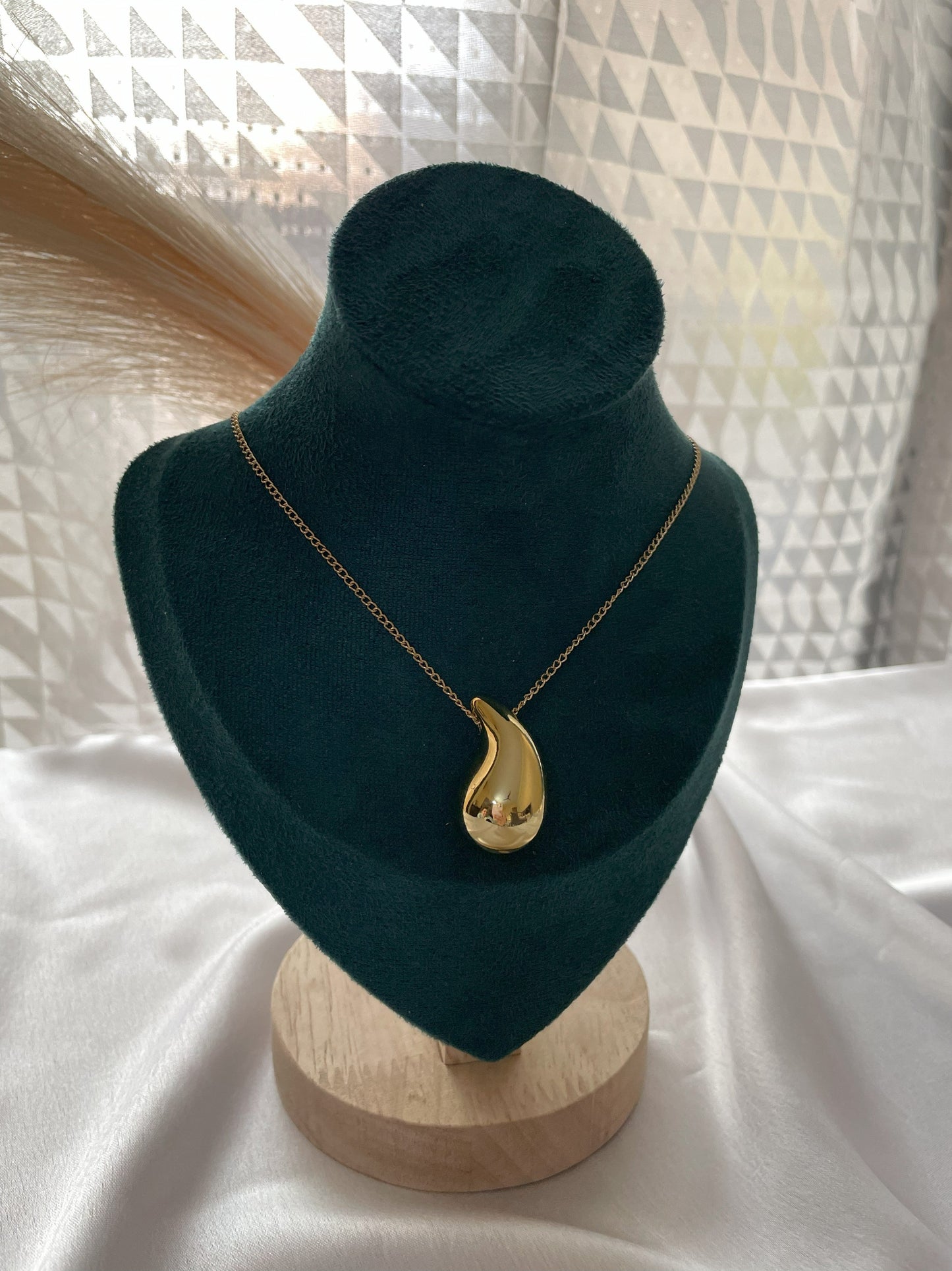 Drop Necklace - Golden