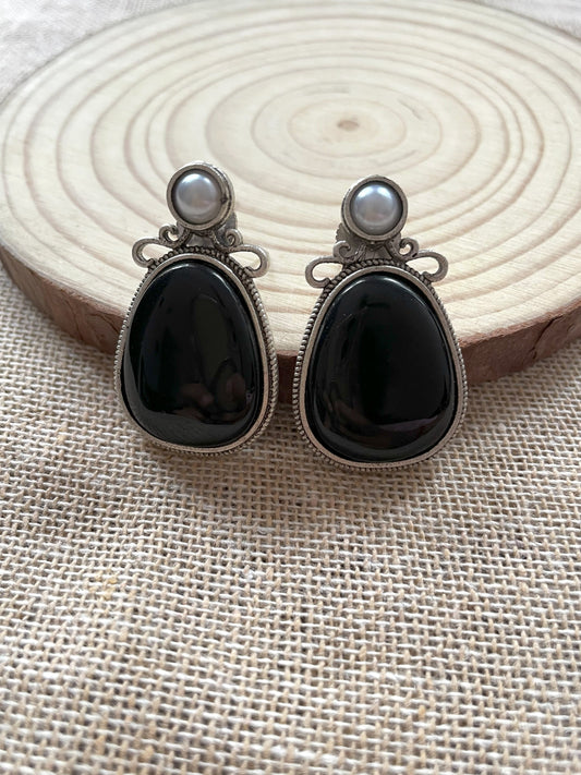 Madhavi Earrings (Black)