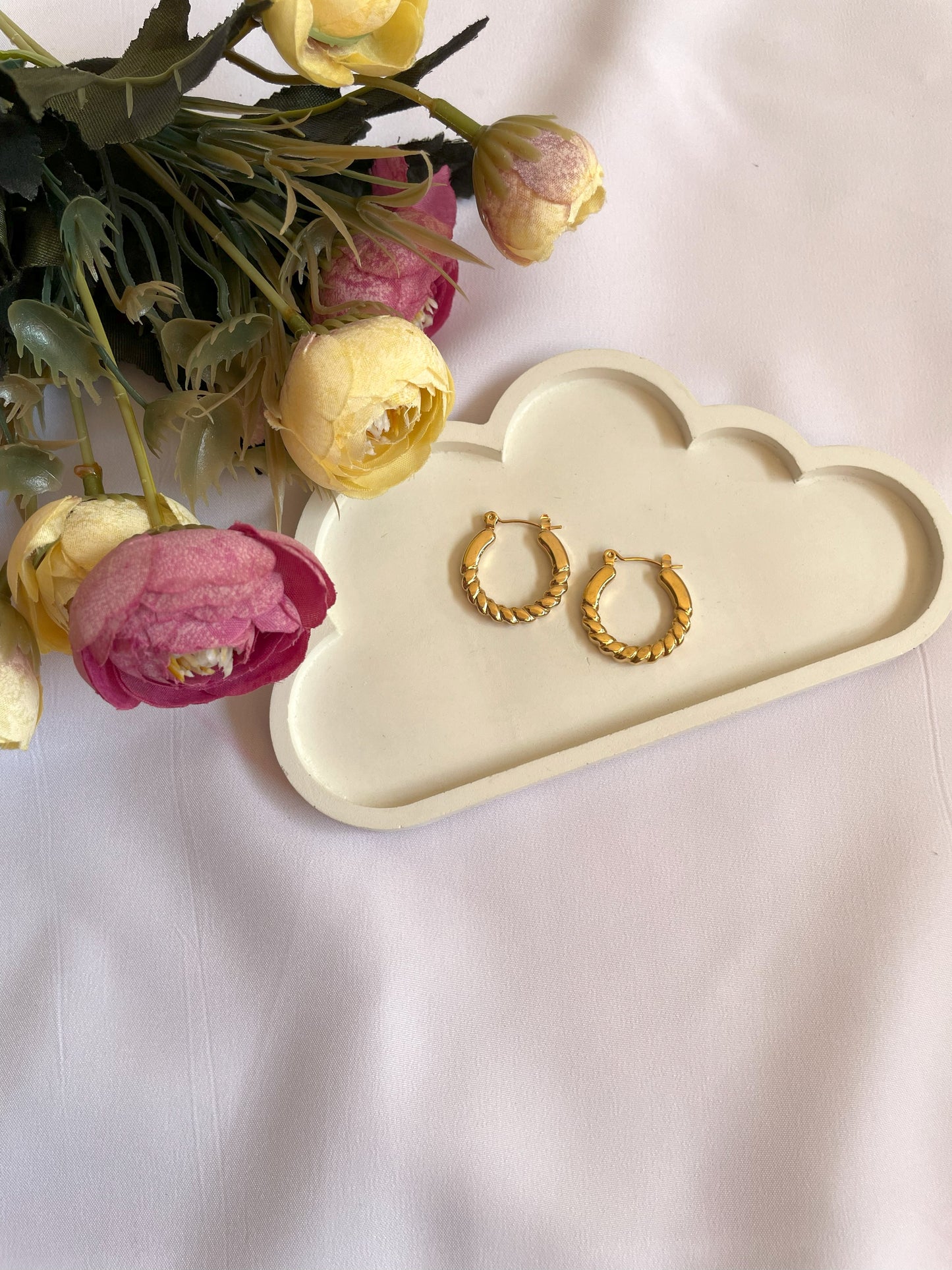 Remi Twist Hoops