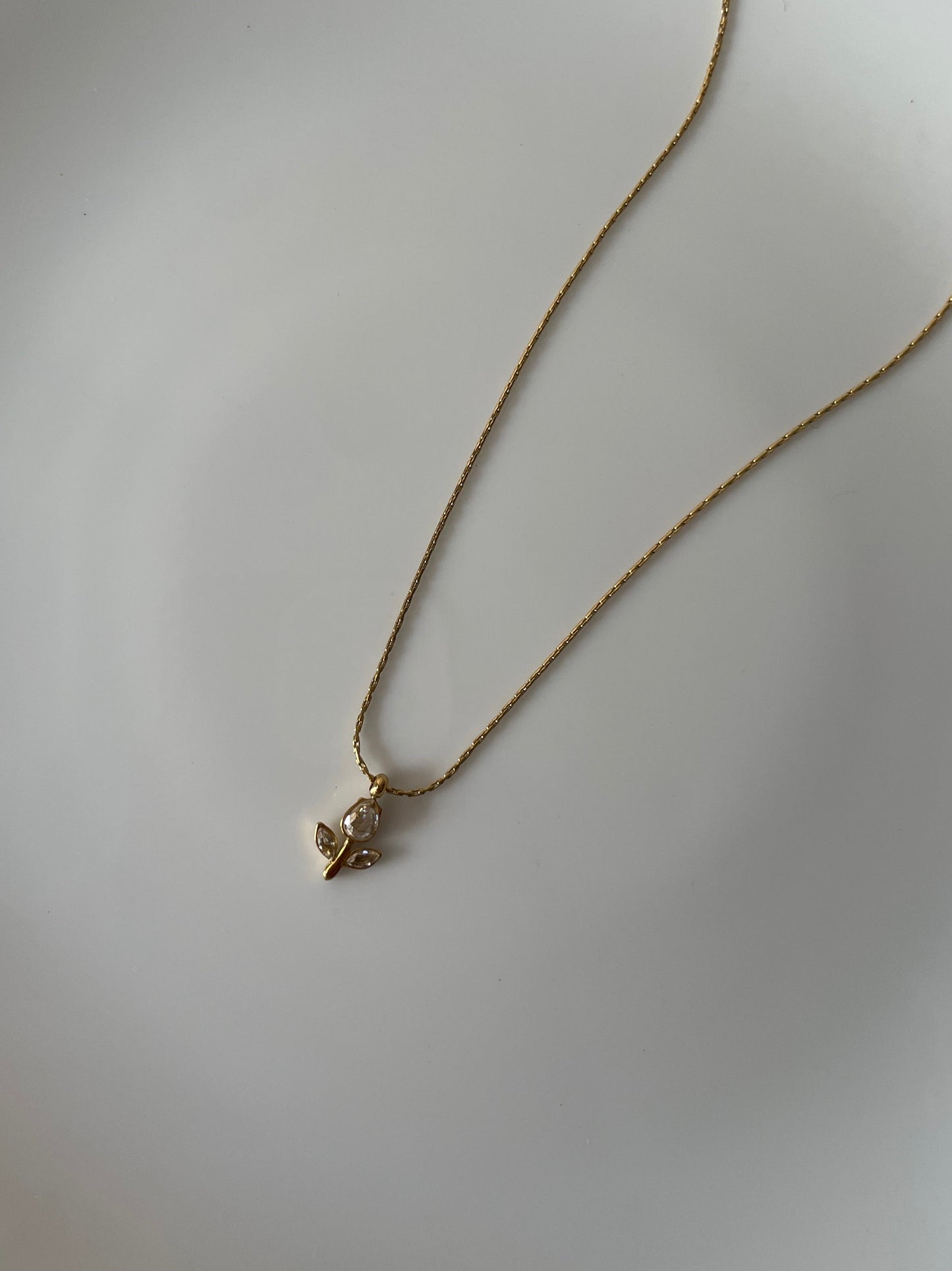 Ivory Tulip Necklace (White)