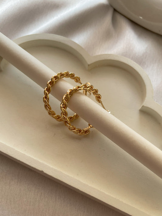 Lili Hoops