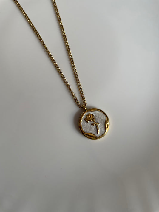 White Rose Round Necklace