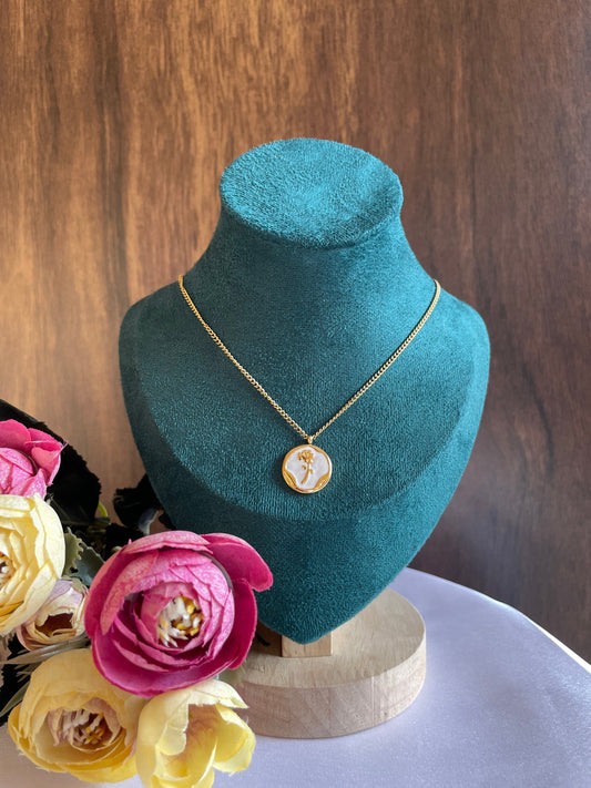 White Rose Round Necklace