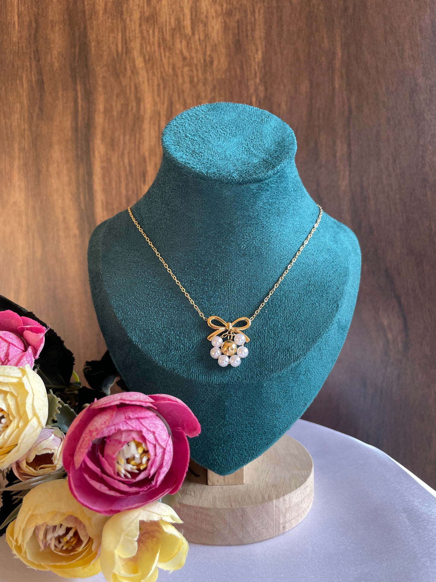 Pearl Bow Necklace