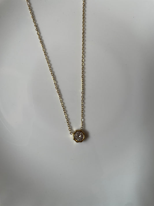 Veylora Solitaire Necklace