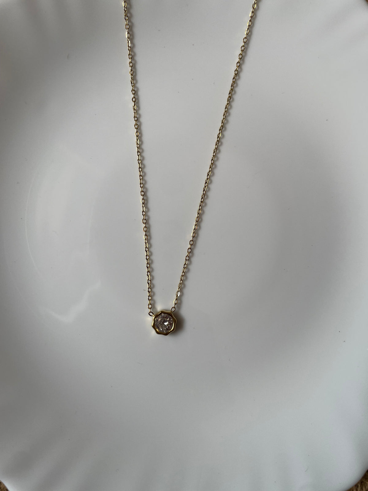 Veylora Solitaire Necklace