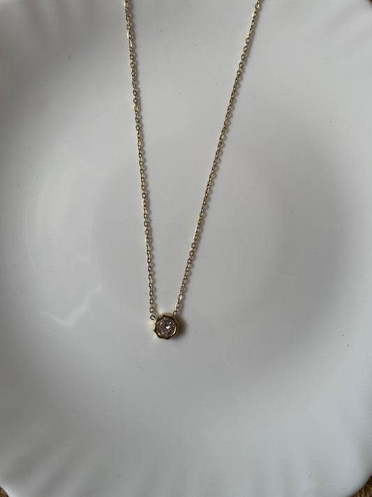 Veylora Solitaire Necklace