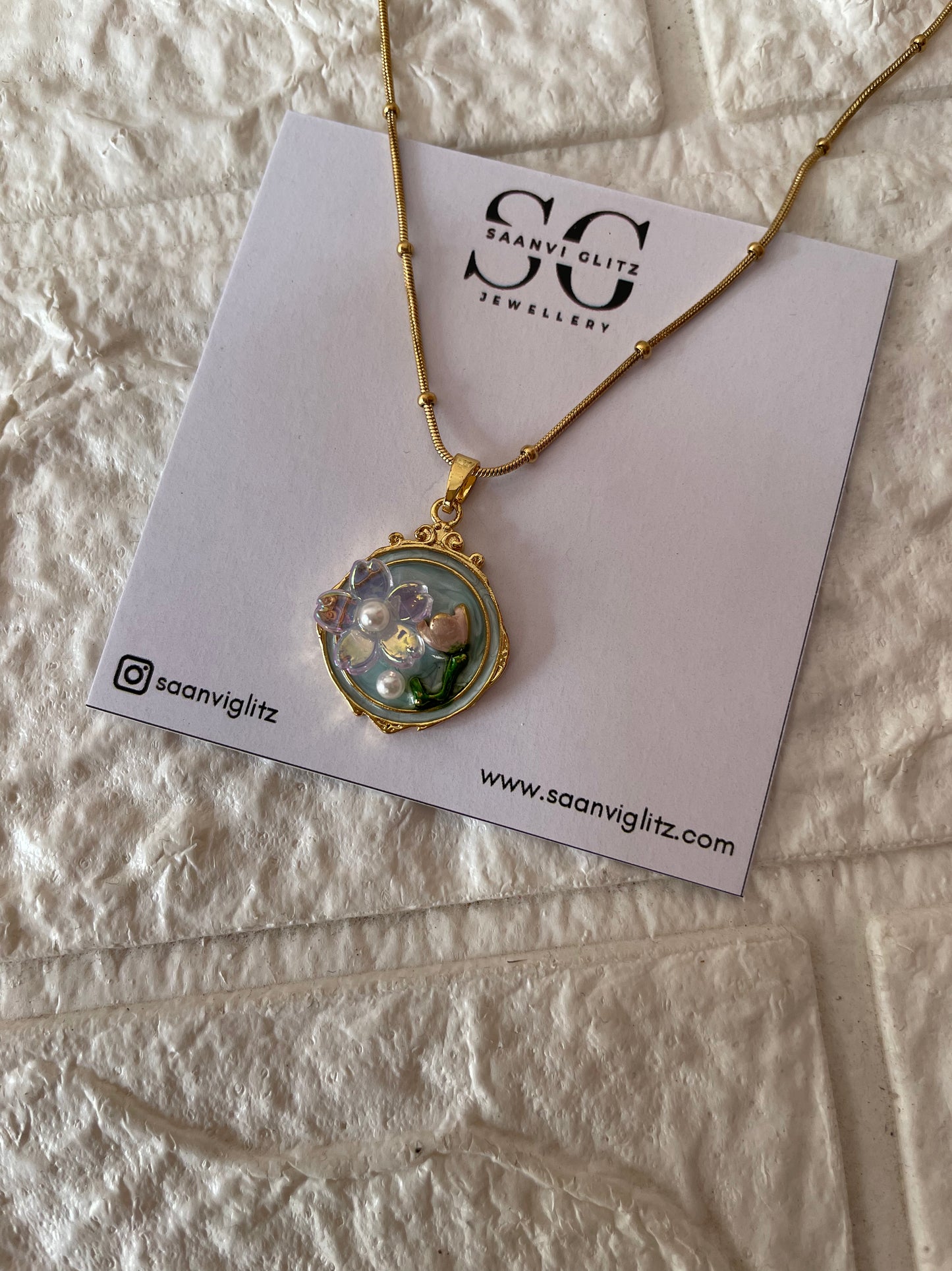 Vintage Pista Bloom Necklace